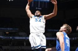 爱游戏入口-小牛客场反败为胜，唐斯带队实现神奇逆袭