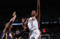 爱游戏中国-猛龙靠三分优势击败雄鹿，斯科拉甜蜜复出的简单介绍