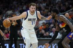 爱游戏官网-墨西哥男篮翻盘独行侠，艾顿三分雨点燃全场的简单介绍