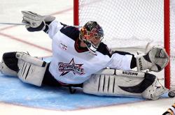 爱游戏官方-掘金巅峰对决鹈鹕胜出，伦纳德打出统治级数据，一场定义赛季的较量