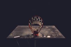 AYXapp下载-赛道与球场，当F1年度争冠焦点战遇上森林狼终结太阳