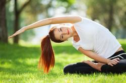 AYX官方直播-武切维奇绝杀点燃赛场，马刺惊魂险胜山东队