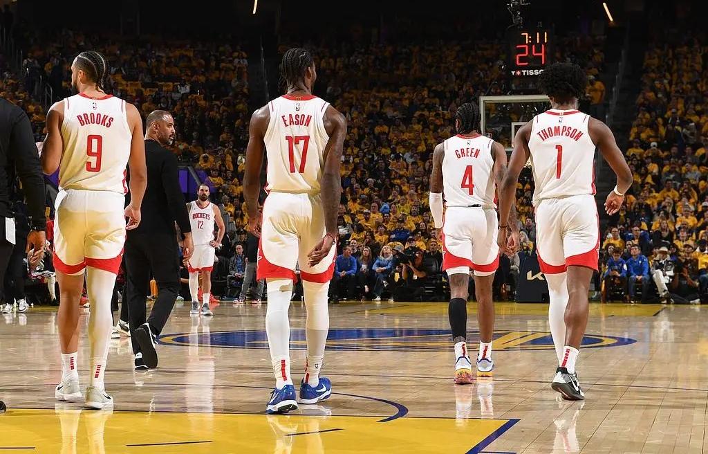 包含赛季中球队表现分化,冲击总冠军的词条 包含赛季中球队表现分化,冲击总冠军的词条