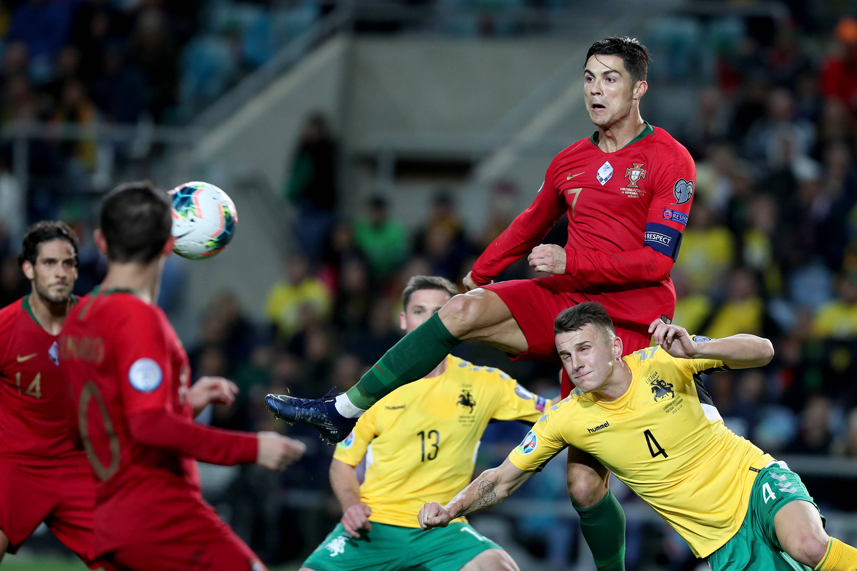 土耳其队备战欧洲杯预选赛,冲刺最后阶段 土耳其队备战欧洲杯预选赛,冲刺最后阶段