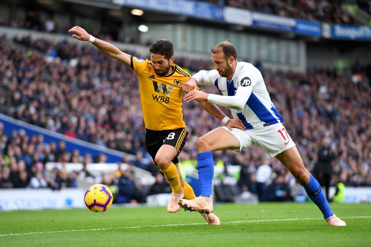 狼队主场保持不败纪录,稳固在中游位置 狼队主场保持不败纪录,稳固在中游位置