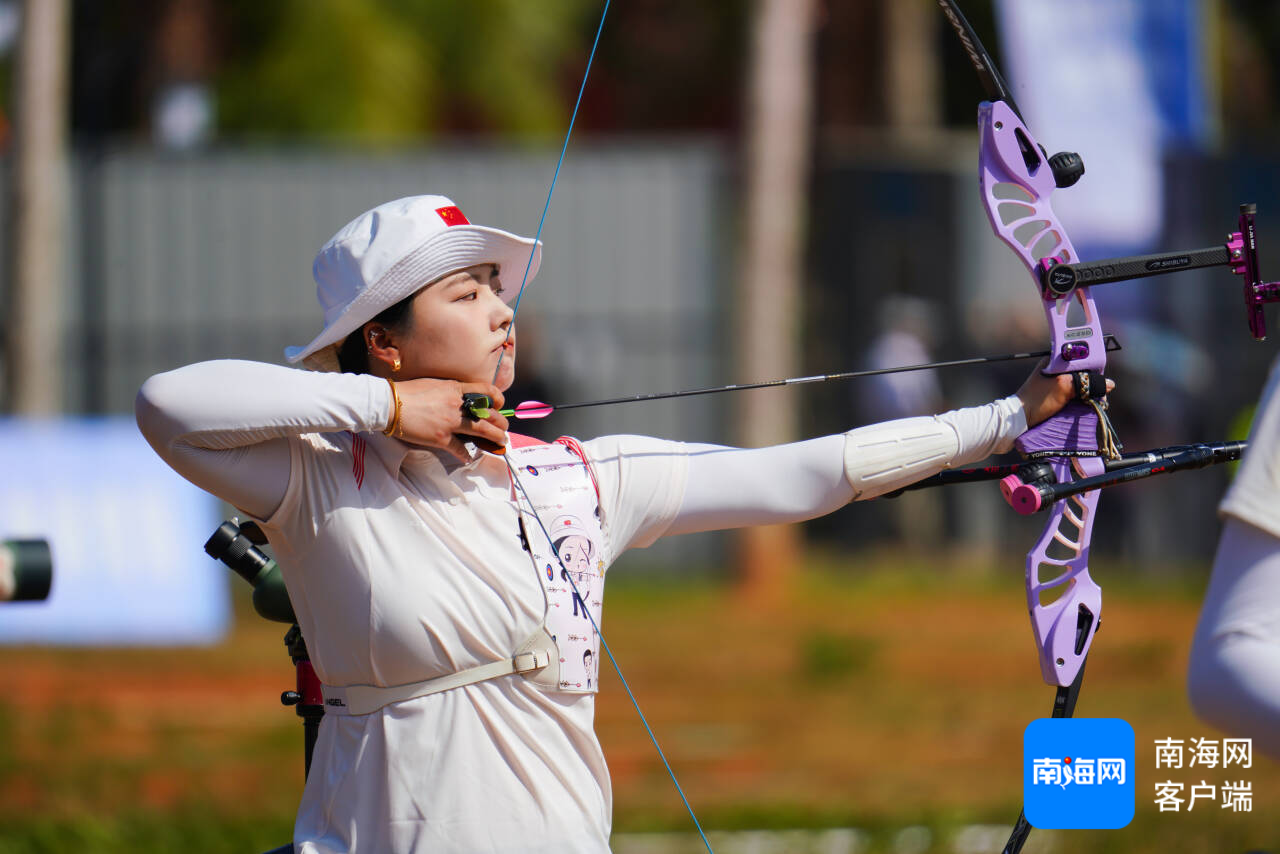 射箭选手凭借精湛技术获得优胜