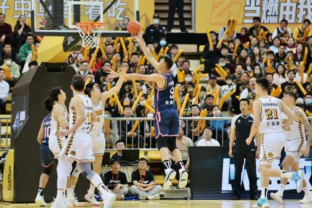 关于江苏男篮主场战胜劲敌，掀起胜利热潮的信息