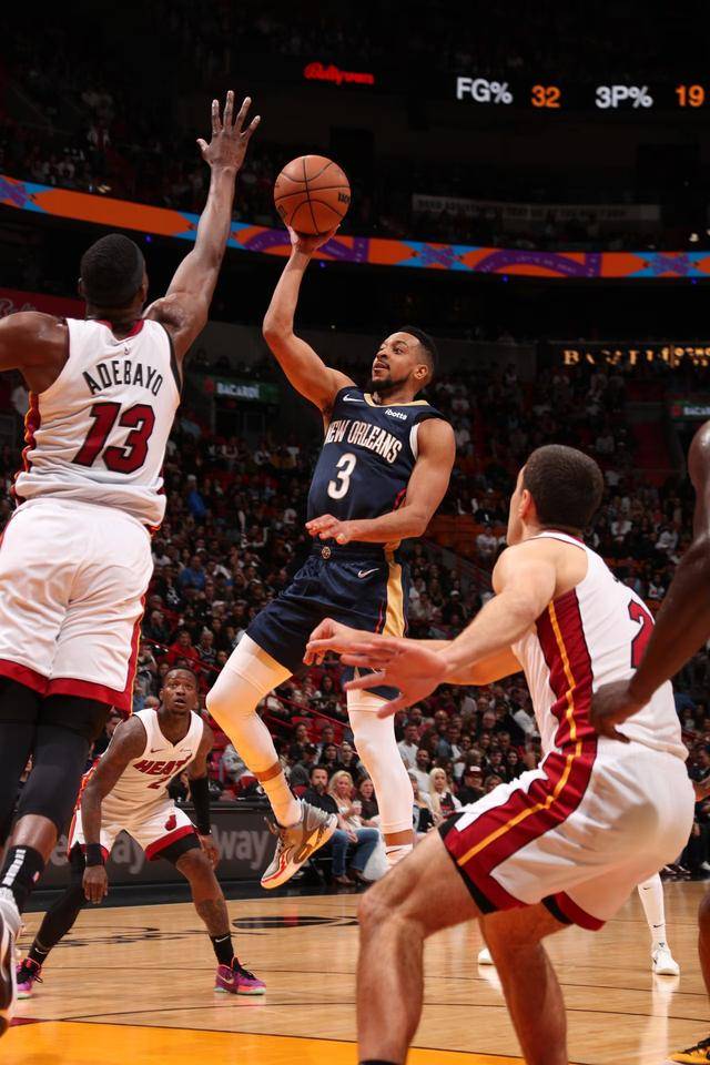 包含鹈鹕力克深圳队，麦科勒姆统治全场的词条