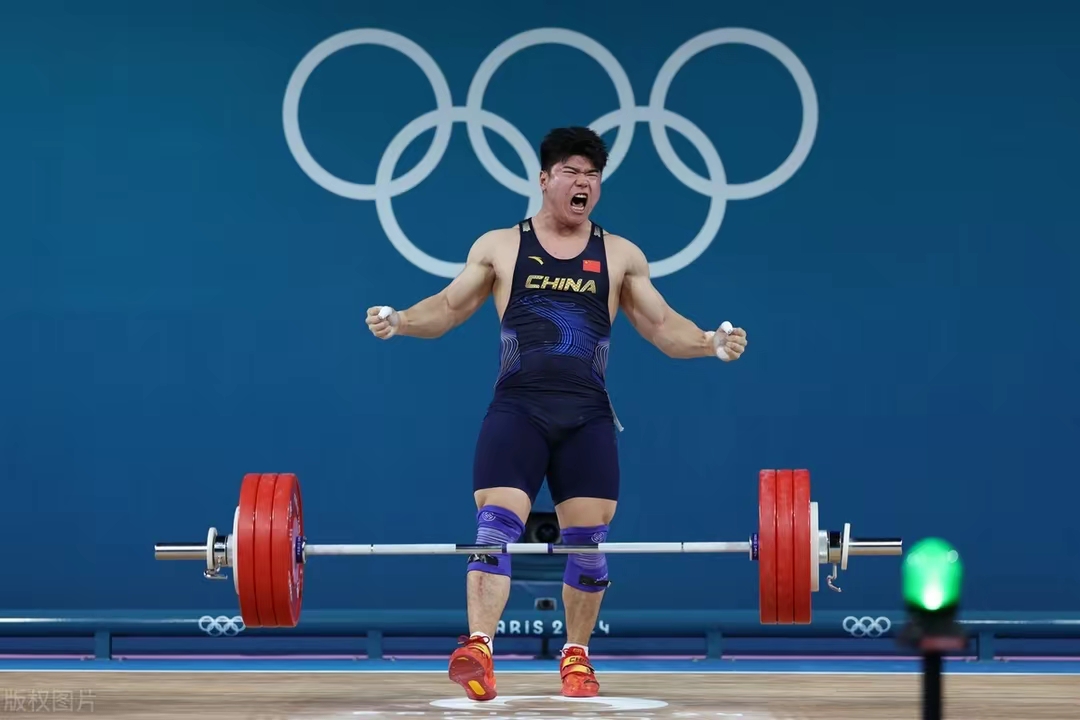 希腊举重选手创造历史记录