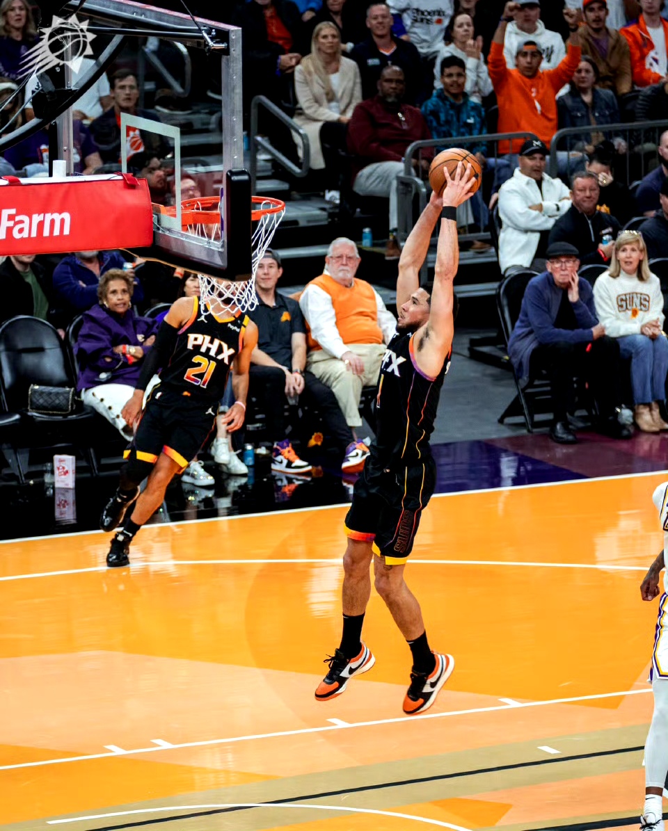 篮网逆转马刺，詹姆斯高光表现