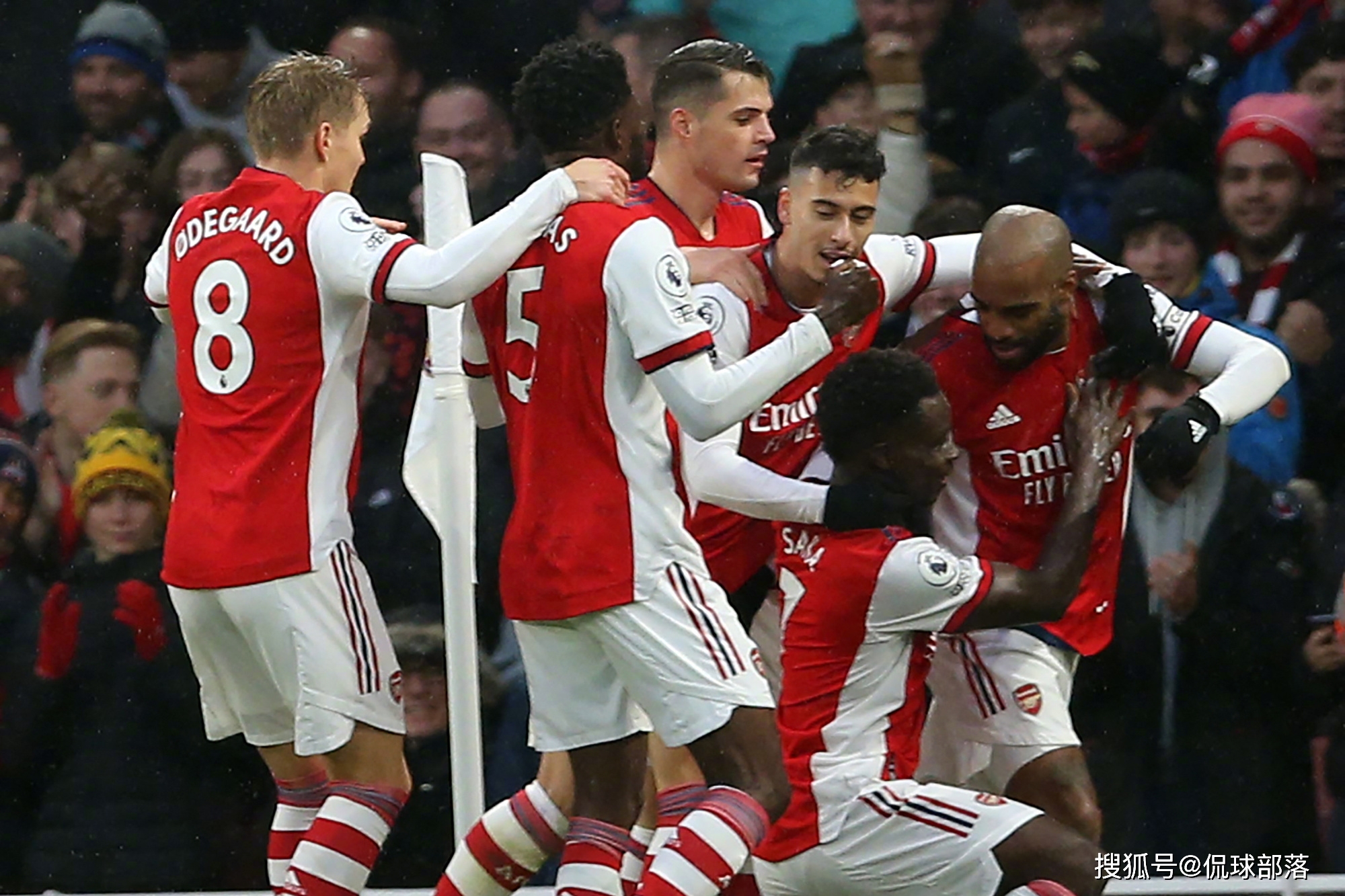 中国羽毛球队逆转英格兰羽毛球队，谌龙三分雨点燃全场的简单介绍