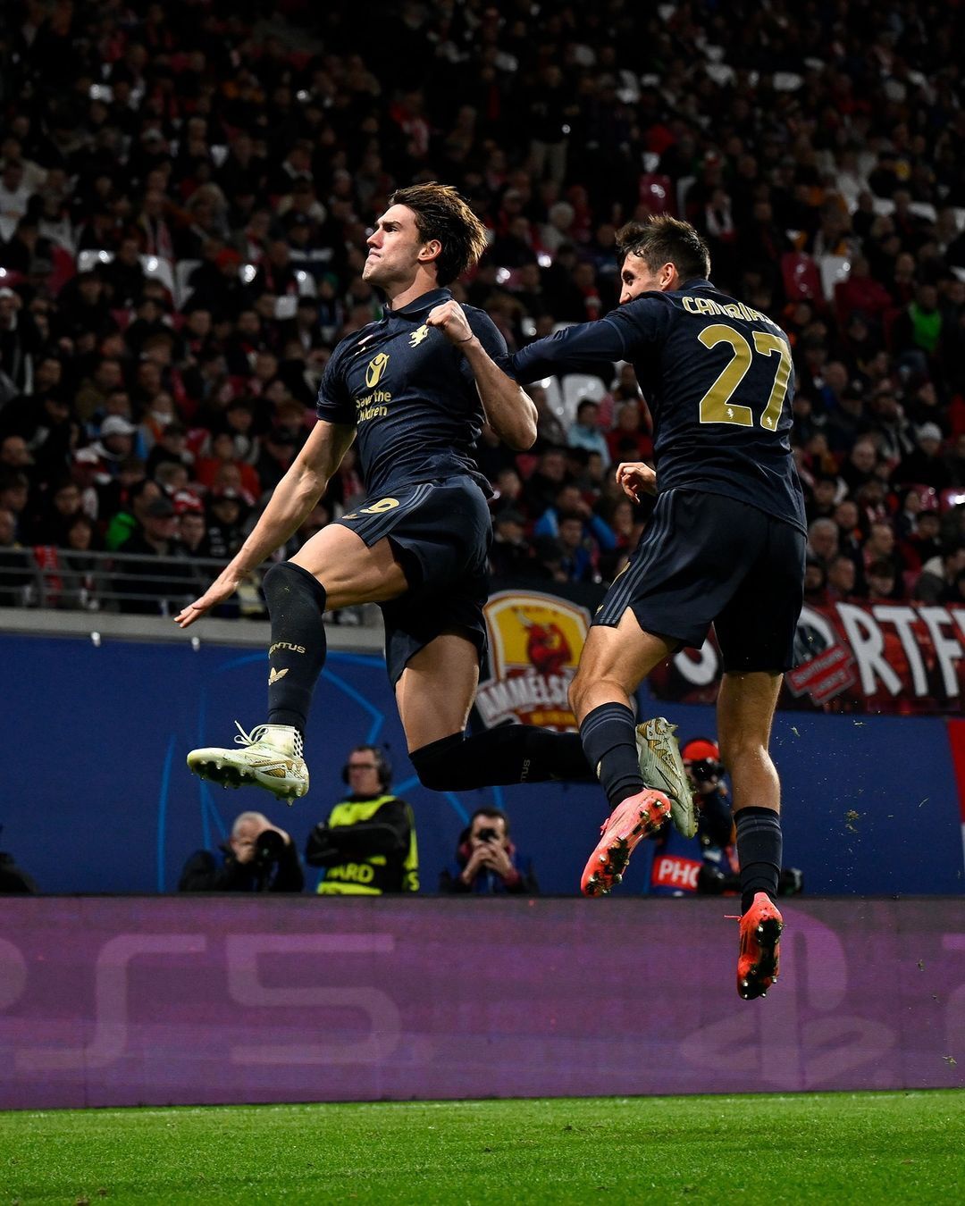 包含莱比锡红牛完胜荷兰，弗拉霍维奇爆发神勇的词条