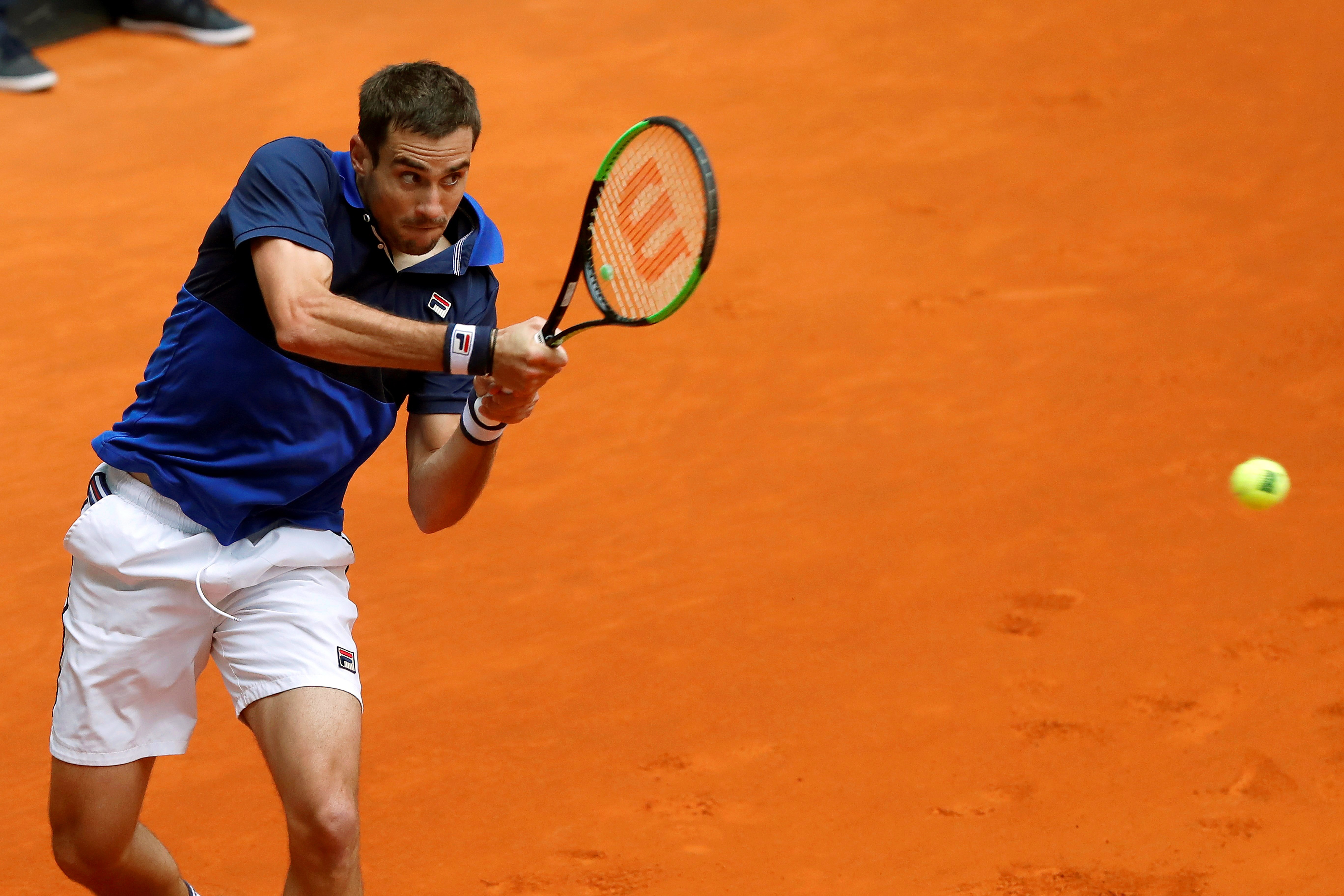 关于美国网球队力克法国网球队，瓦林卡统治全场的信息