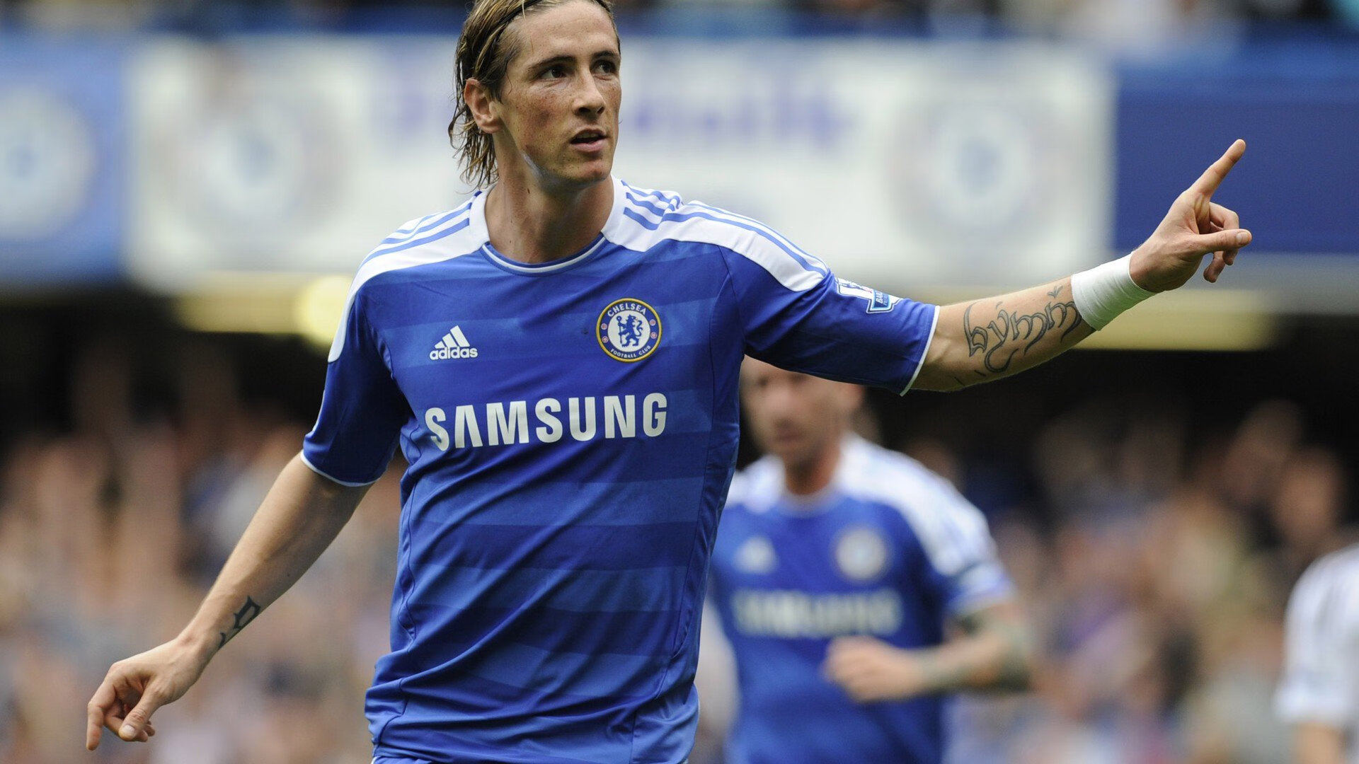 德甲争冠战焦点战,玻利维亚连续得分压制马赛的战术启示