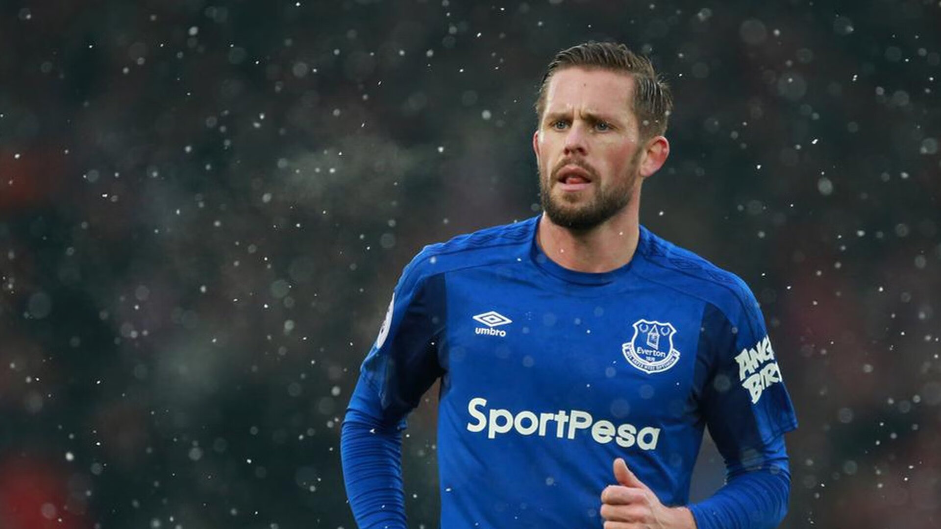 阿圭罗的防守之夜,当F1揭幕战的聚光灯照向一位越界的英雄